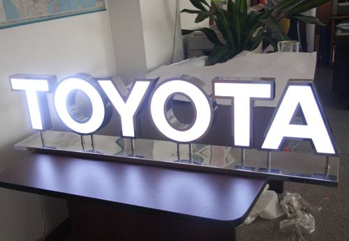 不銹鋼圍邊發光字(toyota)
